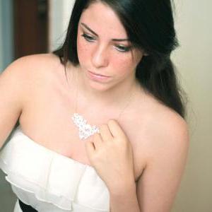 White Roses Necklace - Bridal Necklace - Romantic..