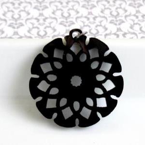 Baronyka Black Flower Pendant Necklace - Acrylic..