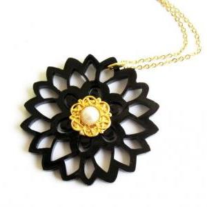 Delicate Black Flower Necklace With Pearl