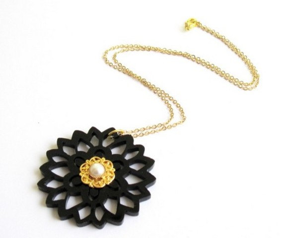 Delicate Black Flower Necklace With Pearl